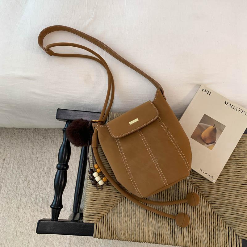 

Geometric Shape Crossbody Bags For Women Pure Color Commute Shoulder Phe Purse Casual Street Small Tote Handbags With Pendant 19x11x20cm коричневый