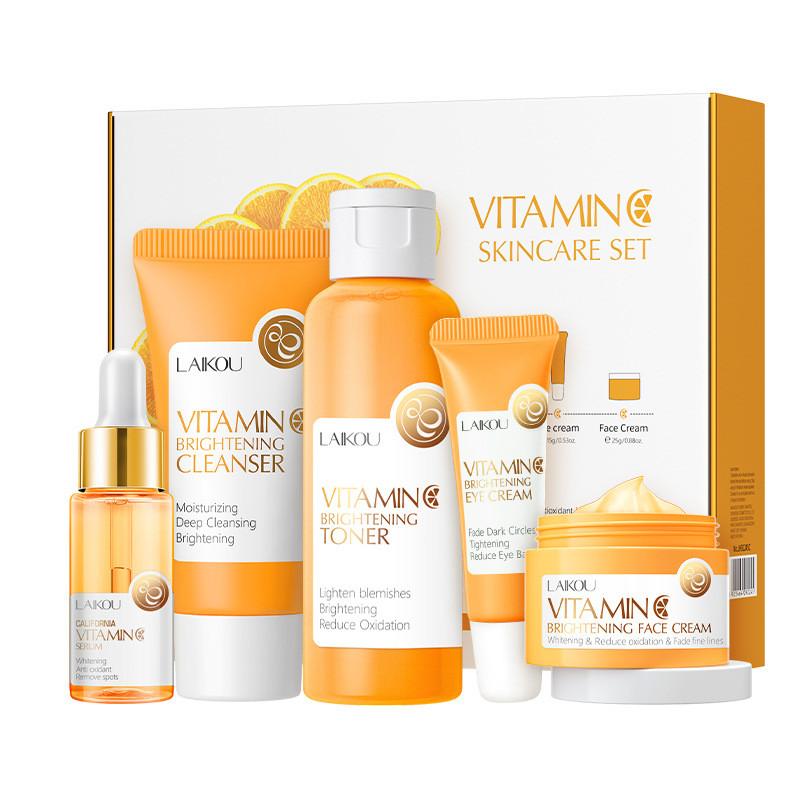 

A Gift Set Suitable For Girls, -piece Set For Gentle Skin Cleansing And Care Travel Clothing Set помаранчевий