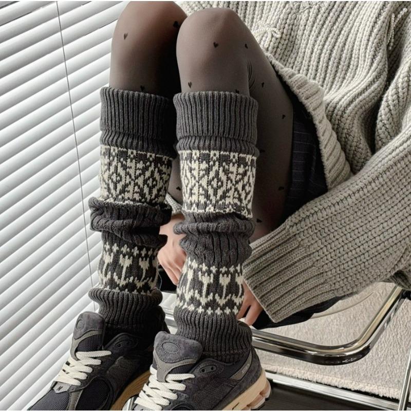 Autumn and Winter Retro Warm Socks, Slimming Thick-needle Calf Socks, Leggings, Snow Boots and Piles of Socks