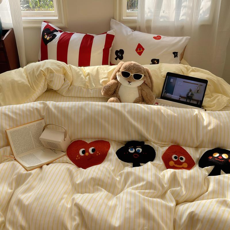 

Вышитый Бегущий Пес Мягкий Постельный Комплект Пододеяльник Постельное Белье Покрывало Наволочки Простыни Комплекты Одеял для Девочек 4pcs 1.2m bed