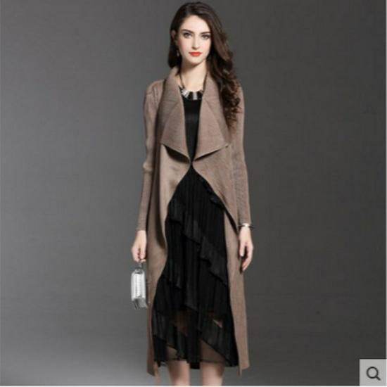 

2025 Европейская и американская осень-зима 2025 года. Длинная плиссированная женская ветровка-накидка в стиле Мияке One Size хаки