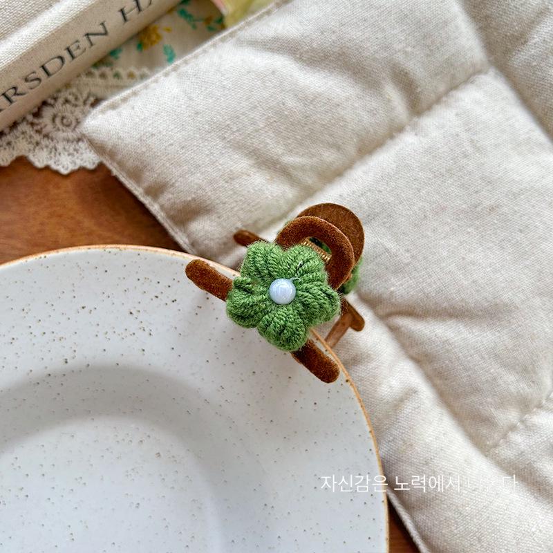 Korean Style Pearl Flower Knit Mini Hair Clip - Child & Women Safe, Non-Damaging, Versatile Hair Accessory