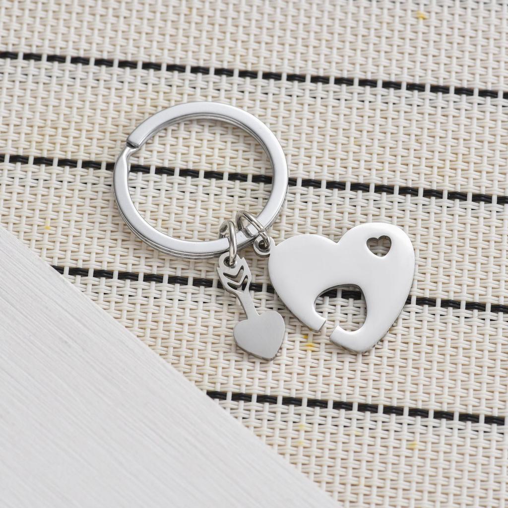 Hohles Liebespaar Edelstahl Schlüsselanhänger Amor Pfeil Design Mode Paar Anhänger Praktisches Romantisches Geschenk