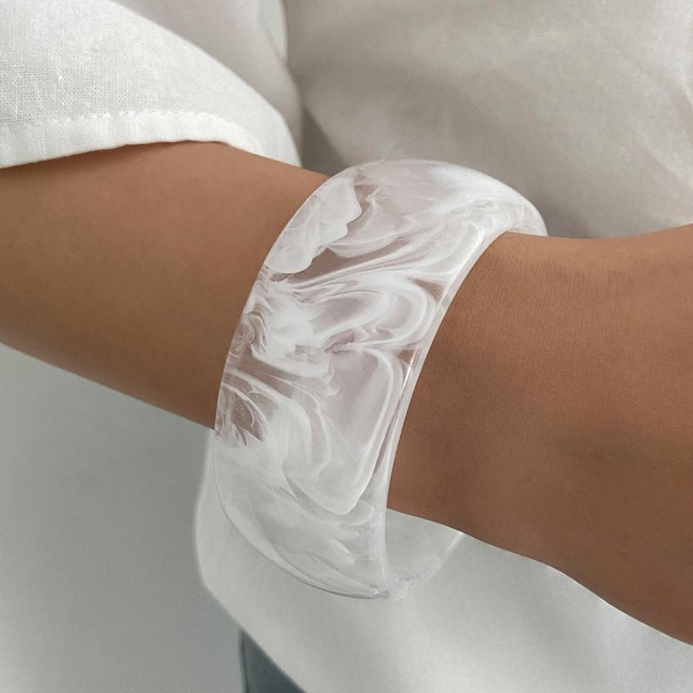 

Boho Acrylic Resin Chunky Big Bangles for Women on Hand Goth Geometric Charm Wide Hip Hop Metal Cuff Bangles Men Jewelry