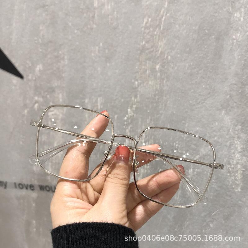 

New Anti Blue Light Gold Large Frame Myopia Glasses with Bare Skin and Thin Net Red Eye Frame Metal Flat Mirror