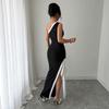 Neues One-Shoulder-Kleid für Damen, kontrastierende Farben, seitliche Riemen, geschlitzte Säume, Neckholder, Taille, dünn, Hüftumhüllendes Kleid