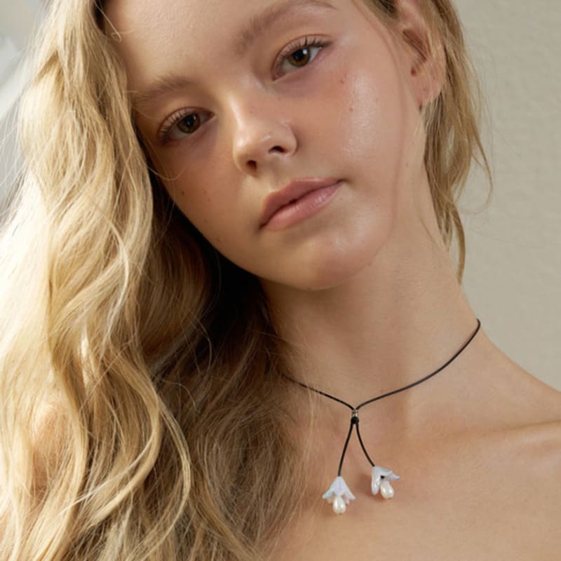 FANTASTIC PLANET lily string necklace