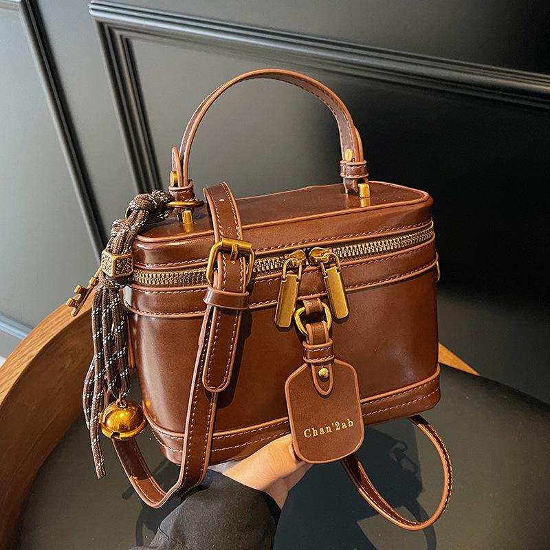 Autumn and Winter Retro Portable Small Square Bag Box Bag Fashion Shoulder Crossbody Niche Commuter Women's Bag Versatile