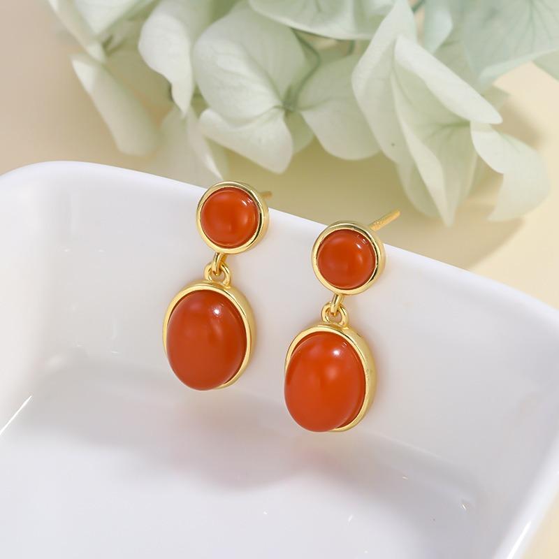 S925 sterling silver earrings for women, with natural ruby inlay and a minimalist design that is niche, high-end, and atmospheric
