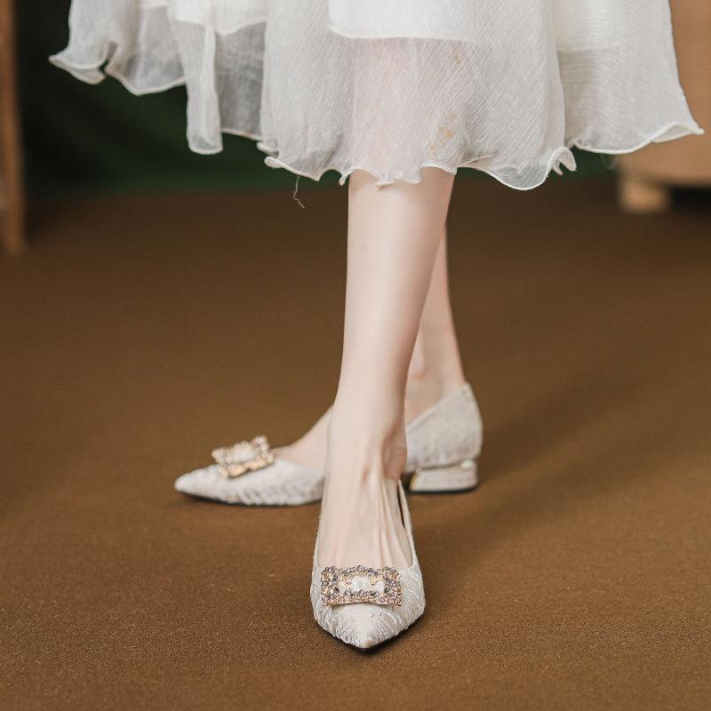 Single shoes women's 2025 new pointed tip with skirt small fragrant style low heel gentle shoes thick heel rhinestone Mary Jane women's shoes