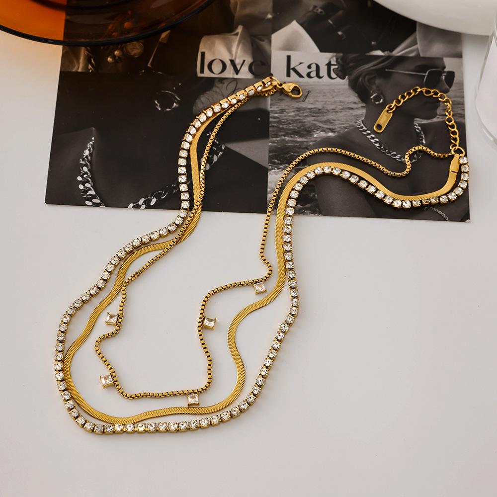 Classic design, 18K gold square white zirconium pendant, diamond chain, blade chain, three-layer necklace jewelry