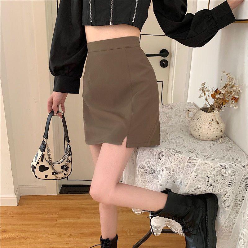 

Женская облегающая юбка А-силуэта с высокой талией и разрезом кофейного цвета M