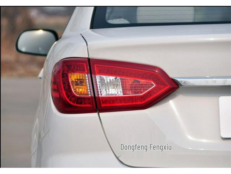 New Taillight Assembly for Dongfeng Fengshen S30 (2013-2014) - Includes Brake Light, Rear Headlight, and Reversing Light
