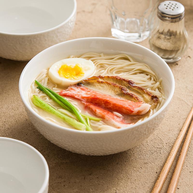 Nudlová miska, Domácí rýžová miska, Bílý jídelní servis s vysokým vzhledem, 2023 Nová jednoduchá keramická salátová mísa, Miska na instantní nudle