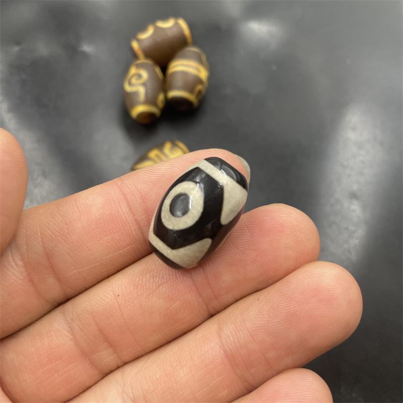 Retro Three-Eyed Dzi Agate Beads with Lotus and Guanyin Designs