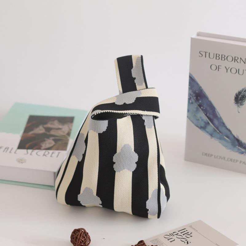 Ins Internet celebrity handbag women's knitted wool bucket bag Japanese and Korean version versatile hand carry casual tote bag box lunch bag