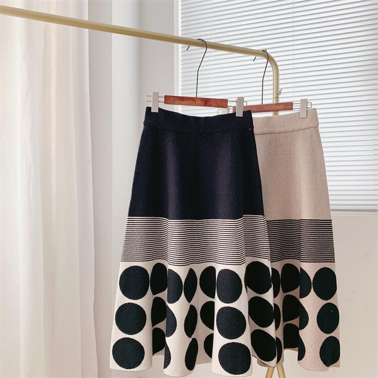 

Modern Hong Kong Style Polka Dot Knit High-Waisted A-Line Pleated Midi Skirt for Women - New Trendy Autumn/Winter Elastic Skirt One Size