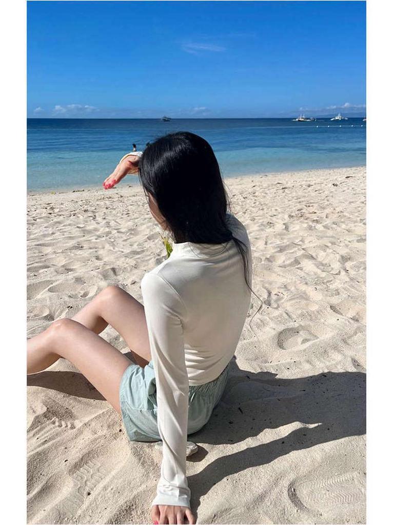 Women's Korean Style Slimming 3-Piece Swimsuit Set: Long Sleeve, Shorts, Sunscreen.