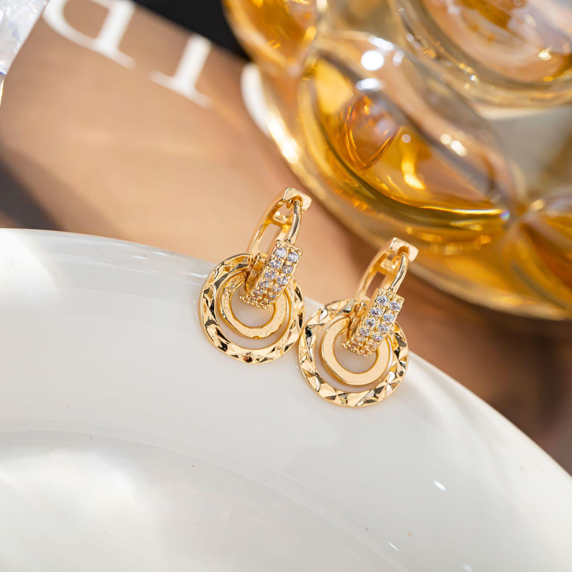 Korean Rhinestone Gold-Plated Circle Earrings: Elegant Zircon Studs with High-End Feel.