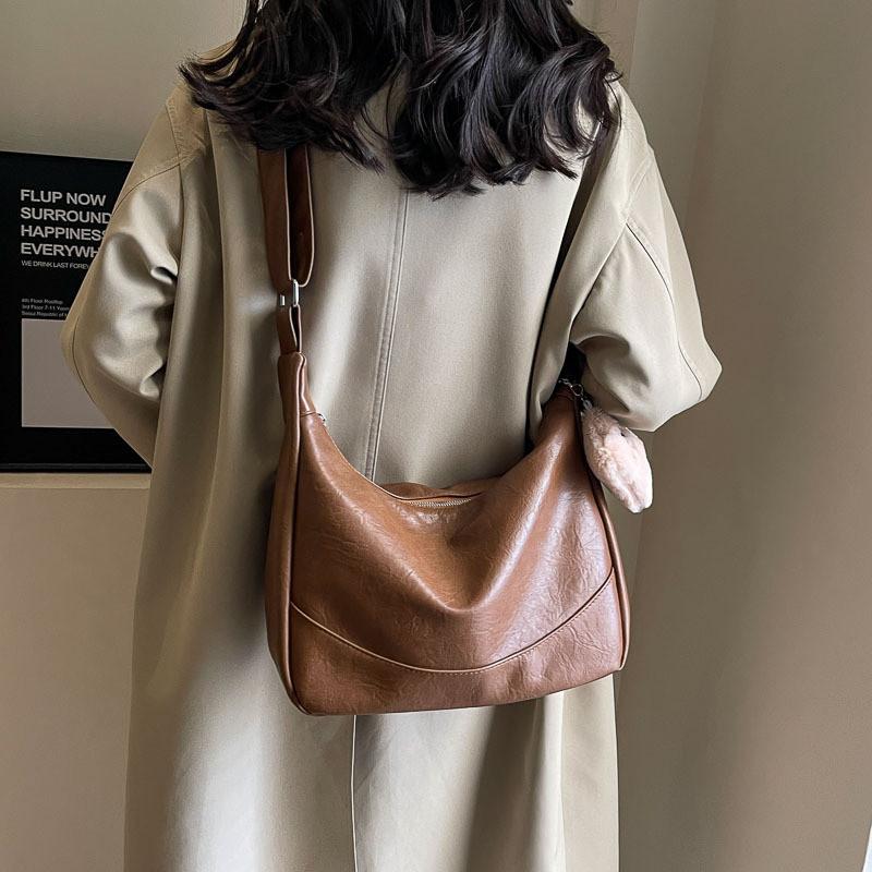 Large Capacity Underarm Tote Bag Women's Bag Trend 2023 New Winter Simple Lightweight Versatile Single Shoulder Diagonal Bag Brown