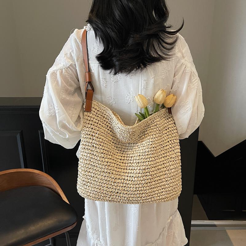 Large capacity straw woven bag women's new fashion shoulder crossbody armpit bag vacation beach woven bag