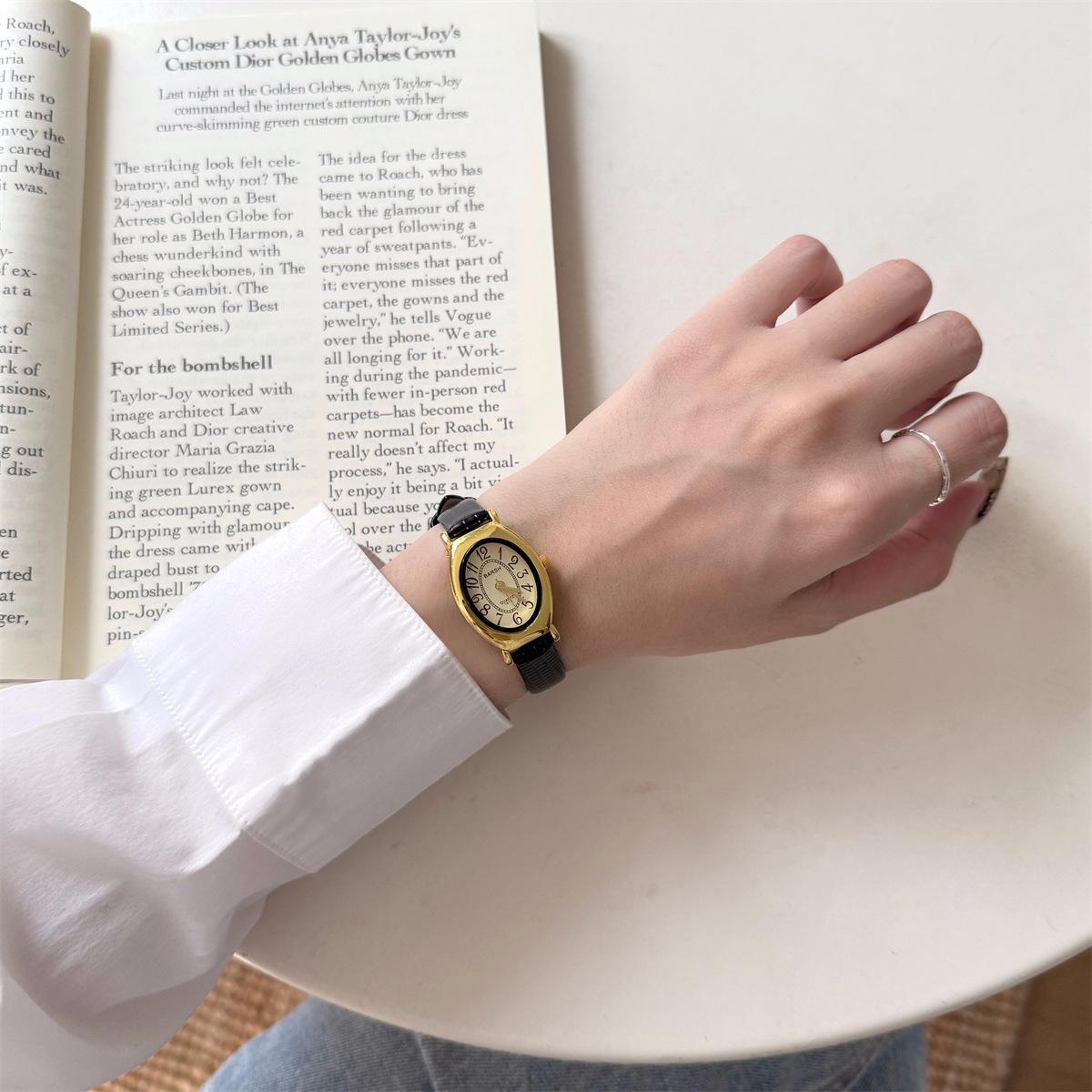 Small Plate Oval Medieval Watch Exquisite Women S Watch Niche High-End Gold Watch Temperament Women S Watch
