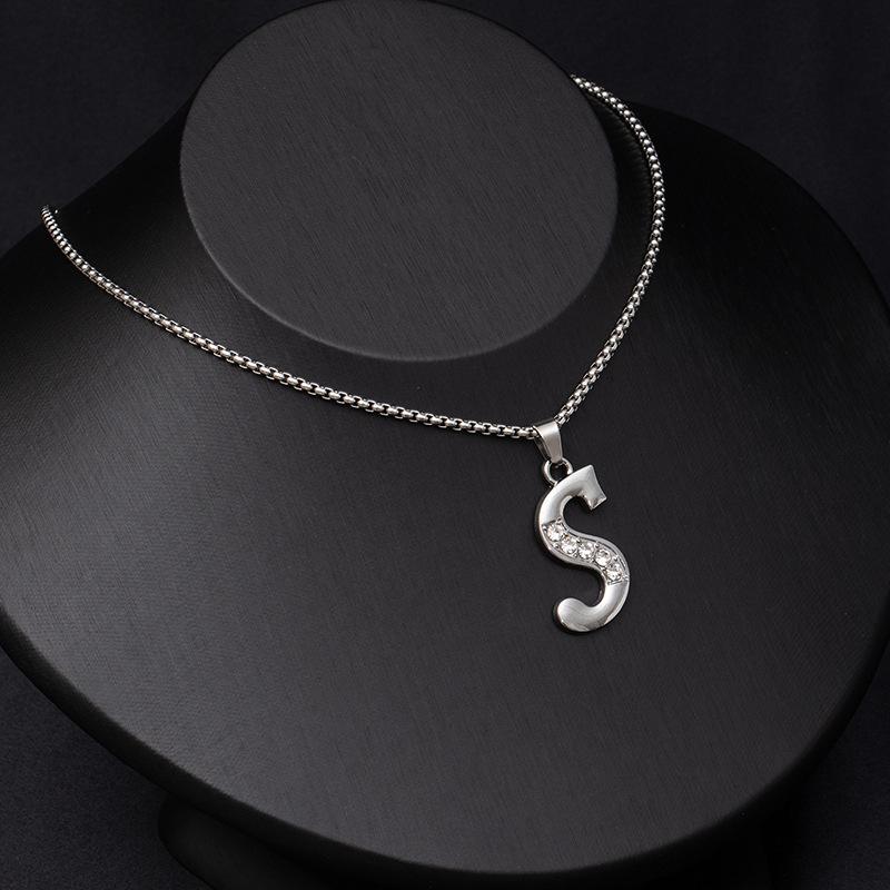 Simple And Stylish 26 English Letters Titanium Steel Necklace Men'S And Women'S Hip-Hop Versatile Diamond-Encrusted Sweater Chain