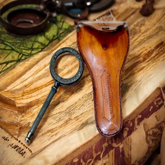 Handlupe aus Messing, 10-fache Vergrößerung, 5,08 cm Linse, maritimes Design, inklusive Lederetui, ideal zum Lesen von Karten und Münzen.