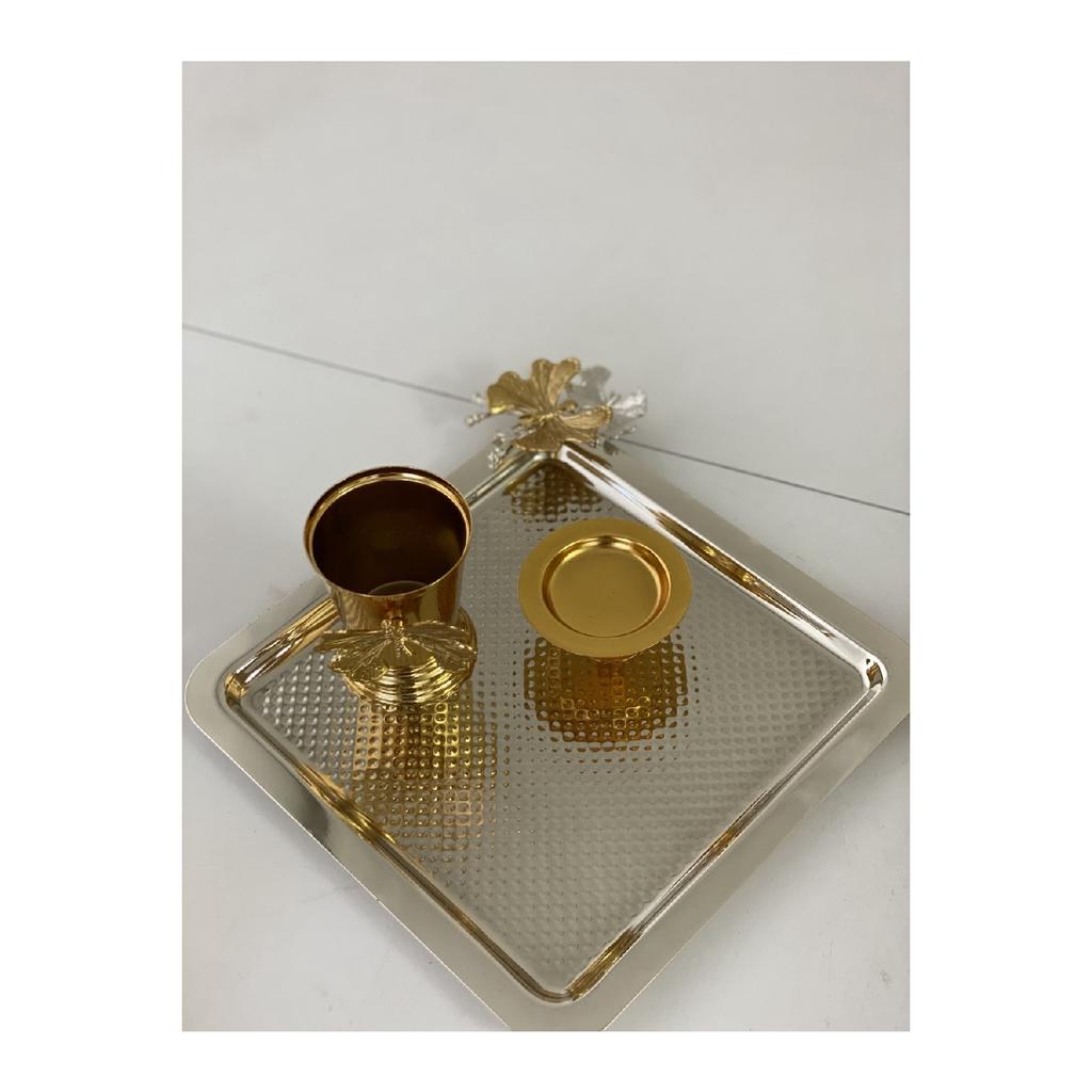 Set mit 3 silbernen Farbpunkten, quadratisches Präsentationstablett, goldener Macaron-Halter, goldener Roseneimer mit Schmetterling