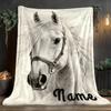 Individuelle Pferdedecke Personalisierter Name Weißes Pferdeporträt Fleece-Überwurf Reitsportgeschenk Weich Warm Ganzjahres-Dekoration