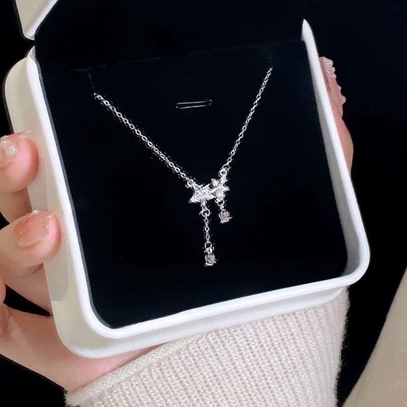 Lily Flower Wind Chime Necklace - Light Luxury Clavicle Chain for Women, High-End Design, Sweet and Elegant.