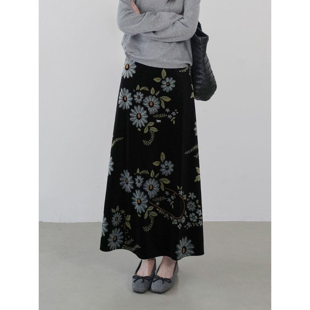 Chinese Retro Floral Velvet A-Line Midi Skirt - Elegant, Slimming, High-Waisted Design for Autumn/Winter.