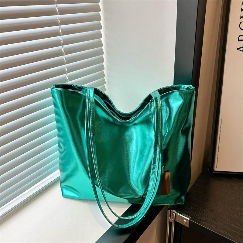 Trendy commuter bag autumn new simple laser casual large capacity personalized shoulder tote handbag