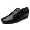Zapatos de Baile Moderno para Hombre de Cuero Brillante Blanco y Negro de Suela Blanda Latino Ssalsa Salón Estándar Tacón 2.5CM