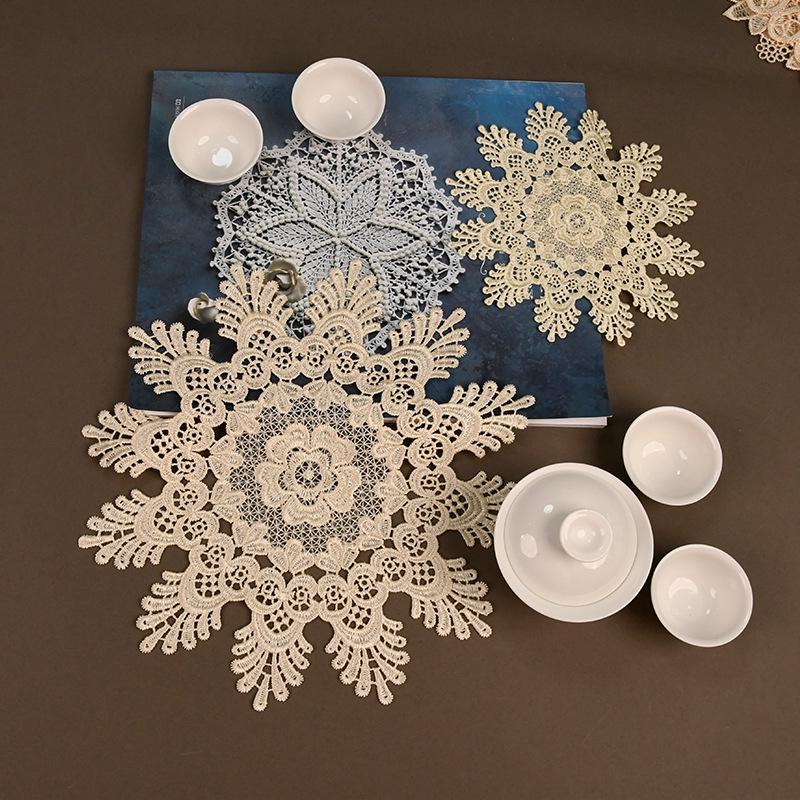 Bestickte rutschfeste runde Untersetzer & dekorative Tischmatte im Ethno-Stil