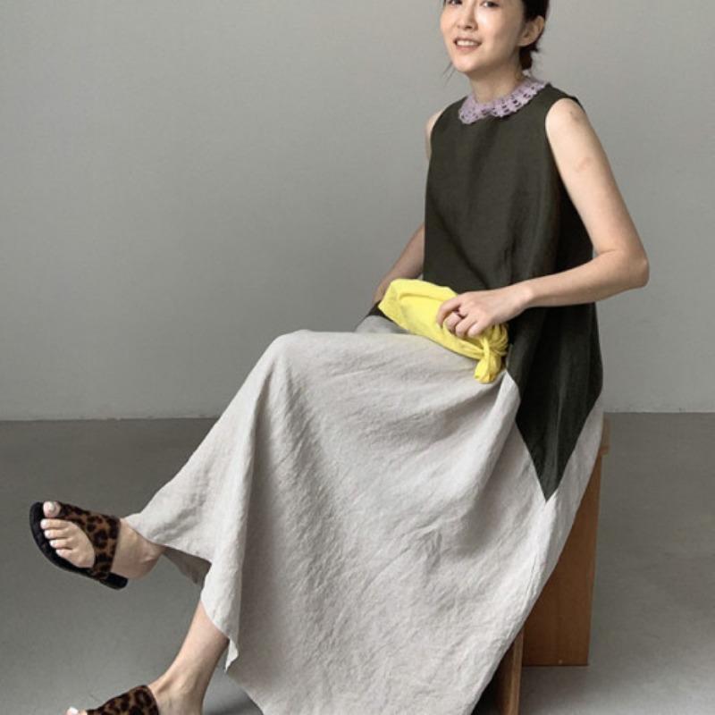 A Long Sleeveless Dress with A Vest Skirt