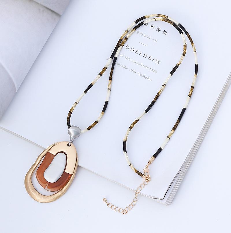 Female Alloy Contrasting Color High-End Long Resin Retro Simple Necklace Pendant Sweater Chain