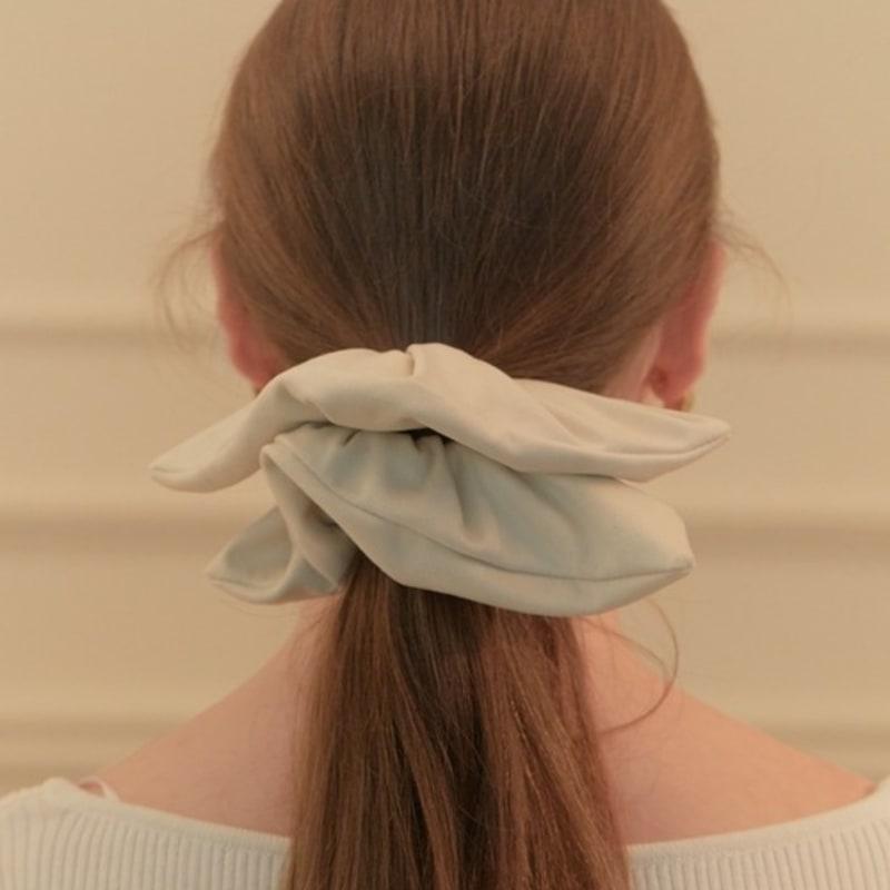 hish suede squere scrunchie - cream
