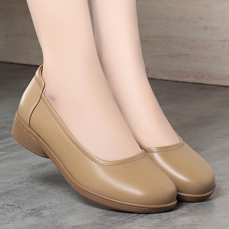 Fashion Thick Heel Comfortable Leather Shoes For Women In Autumn New Mother Shoes Professional Shoes Formal Wear And Without Tiring Feet