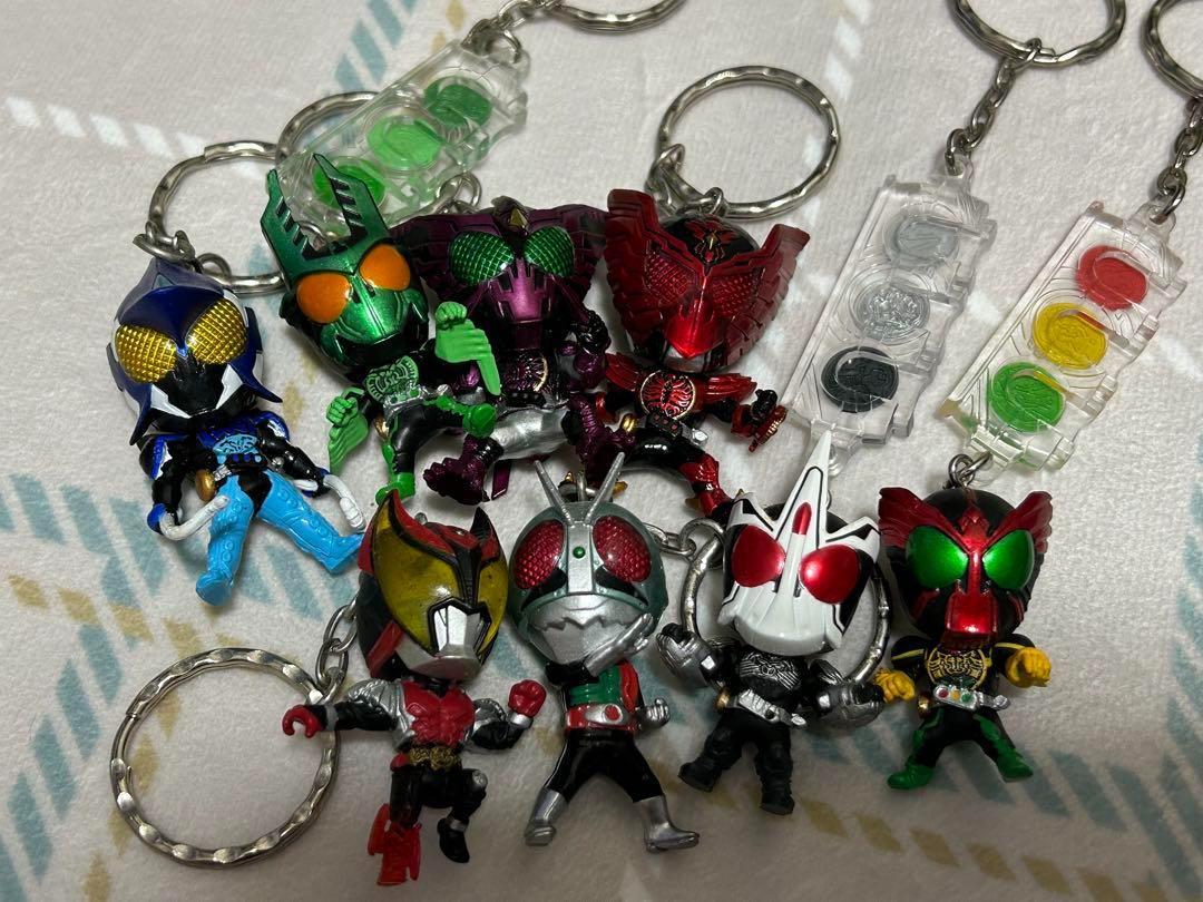 

[Б/У] Набор из 9 фигурок Камен Райдер с брелоком