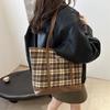 Stylish Large Capacity Tote Bag For Women With Trendy Plaid Design And Versatile Carry Options