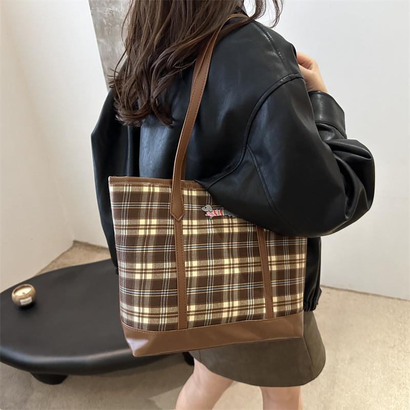 Stylish Large Capacity Tote Bag For Women With Trendy Plaid Design And Versatile Carry Options