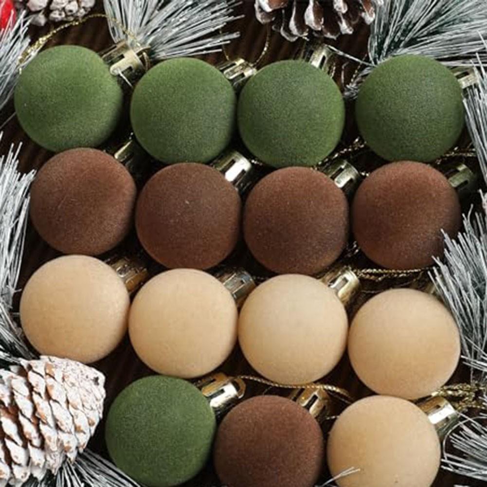 16 kusů plyšových sametových vánočních koulí pozvedne vaši sváteční výzdobu bez námahy