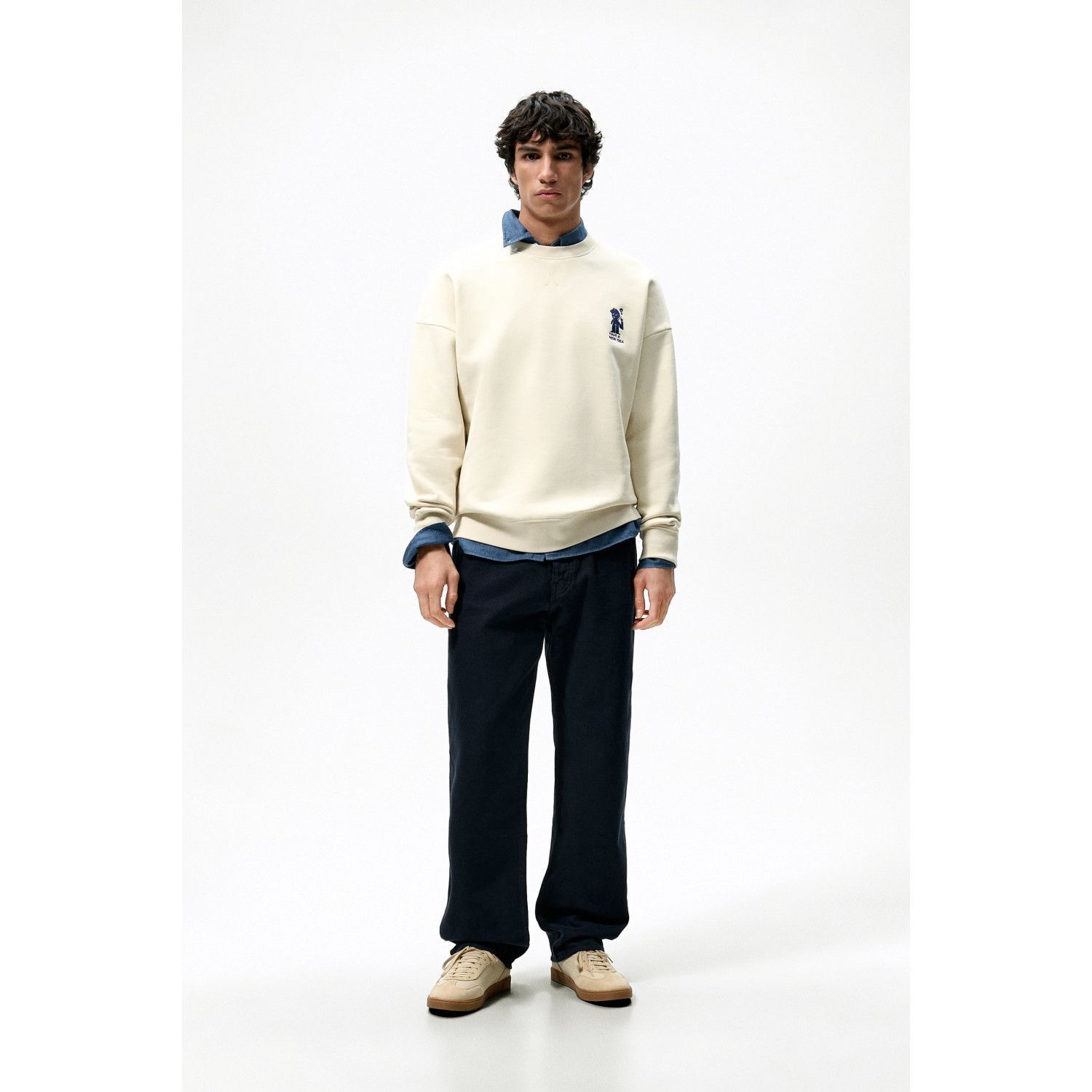 

EMBROIDERED SWEATSHIRT
