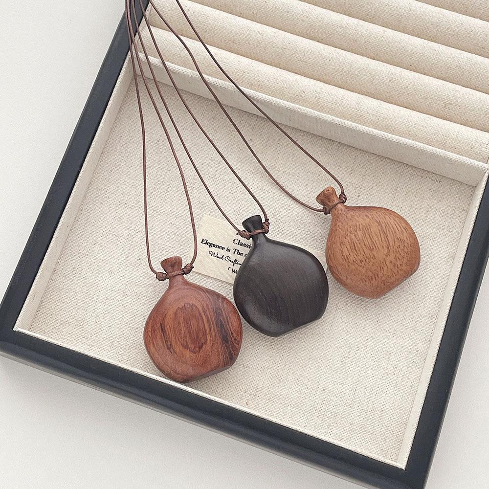 Minar Cute Lovely Brown Black Color Wood Flagon Long Pendant Necklaces Adjustable Rope Chain Chokers for Women Birthday Gift