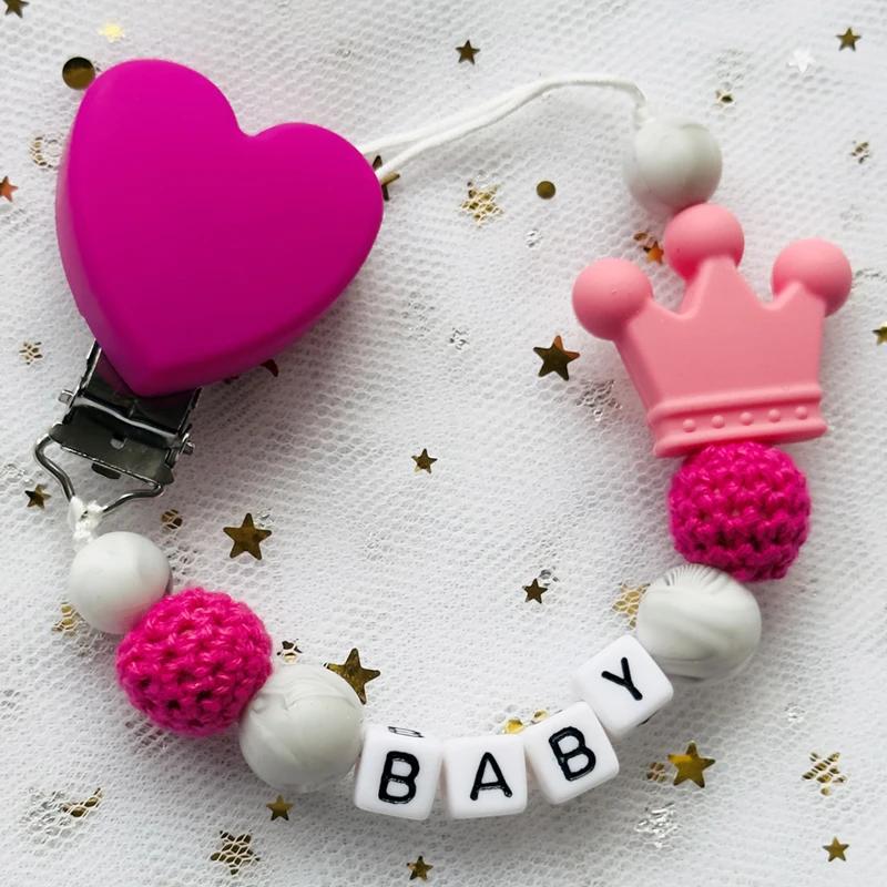 NEUER Individuell Personalisierter Name Schnullerkette Handgefertigte Buchenholz-Kette Silikon-Kronenhalter Schnuller Baby Zahnungsspielzeug Kauspielzeug Geschenk