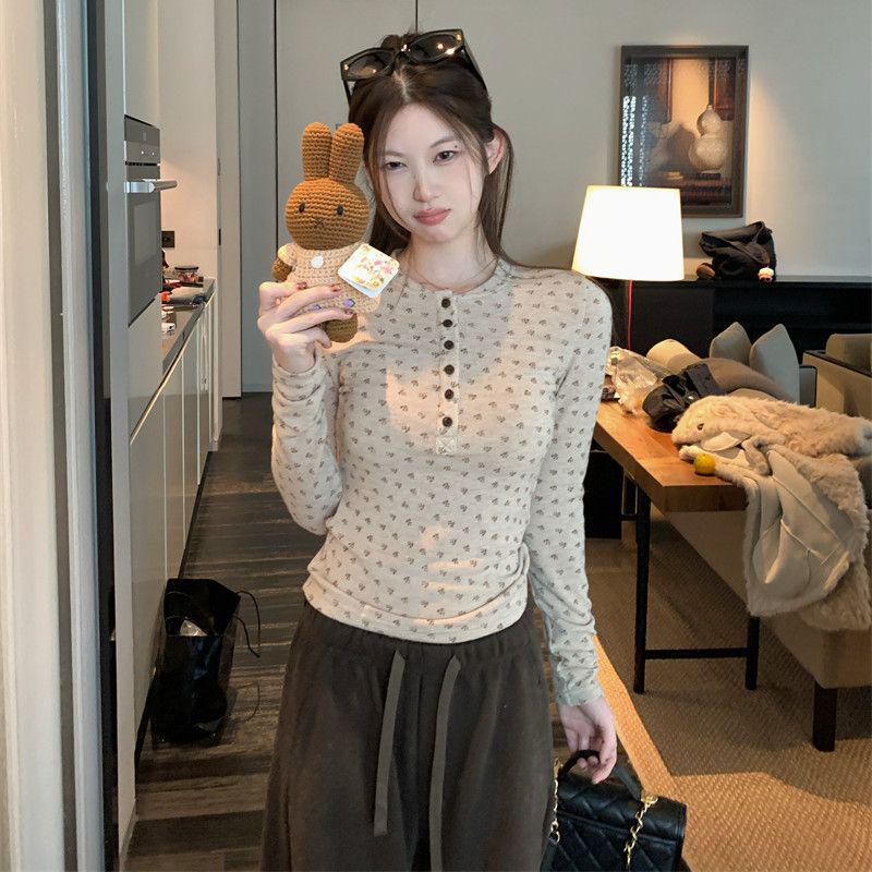 

Korean Retro Floral Henley Long Sleeve Slim Fit Women s Top for Autumn/Winter Small