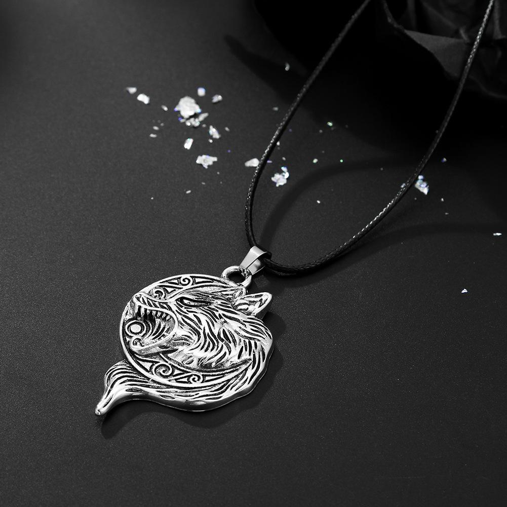 Retro Viking Wolf Head Pendant Necklace for Men - European & American Punk Jewelry