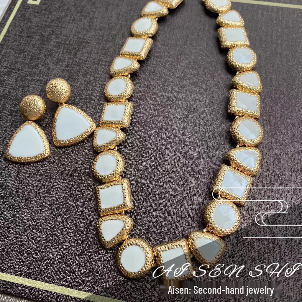 Vintage Geometric Black Gold Jewelry Set: Pre-owned Gold-plated Stud Earrings & Necklace