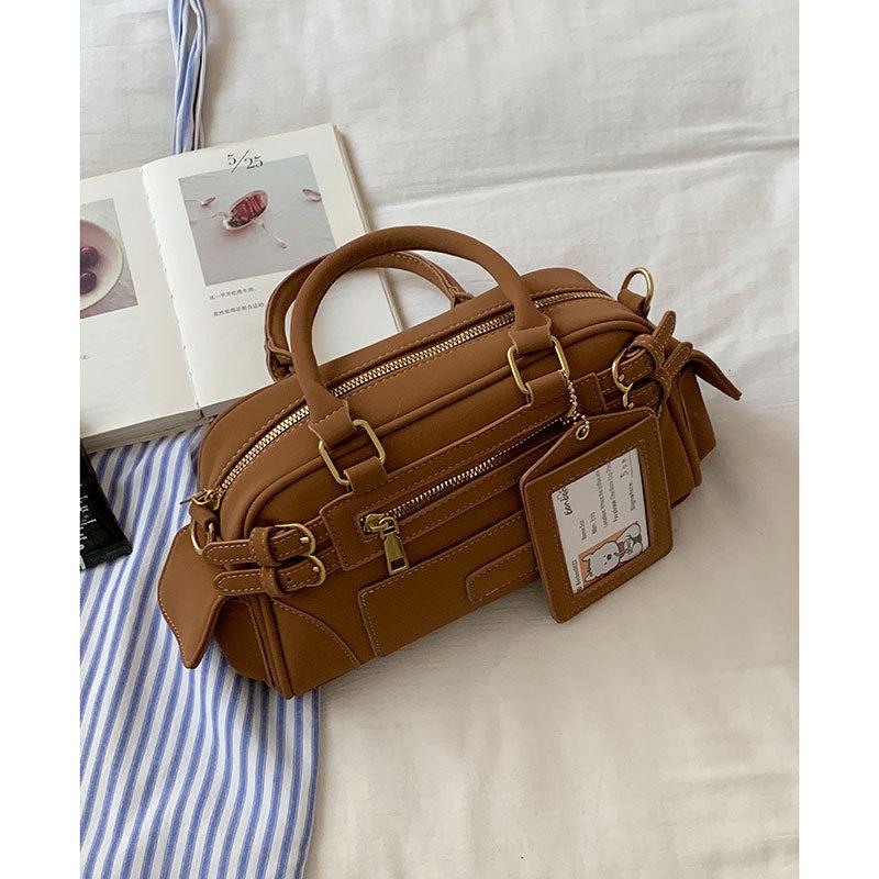 

Retro premium sense portable bowling bag women s bag 2025 new pillow bag large capacity shoulder commuter bag коричневый